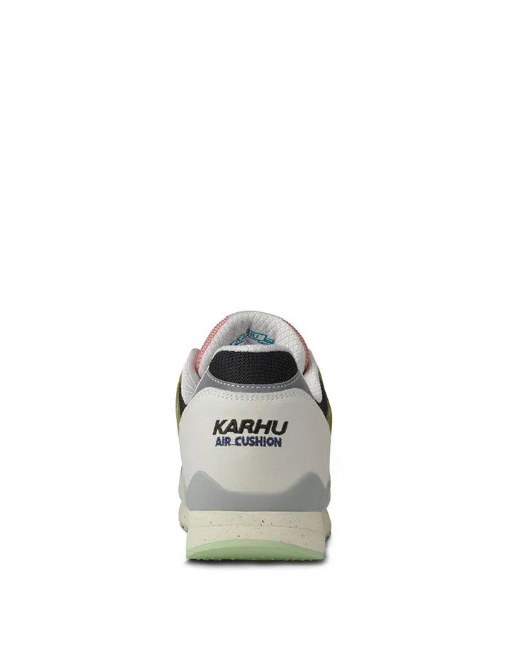 Karhu Synchron Classic Trainers Lily White / Green Moss