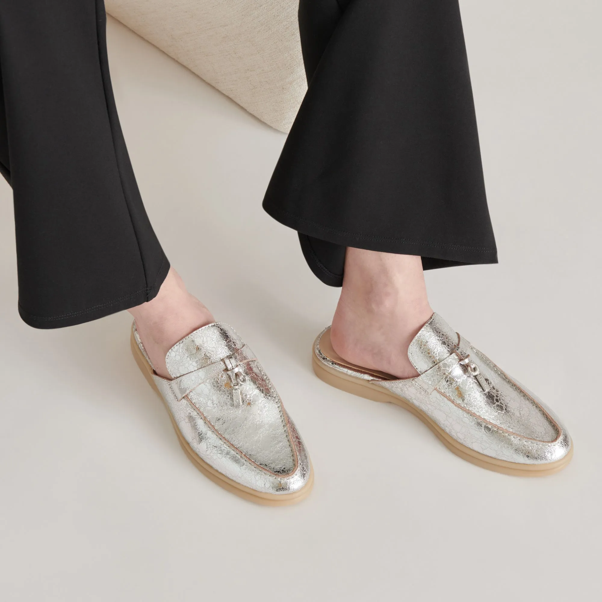 LASAIL FLATS SILVER DISTRESSED LEATHER